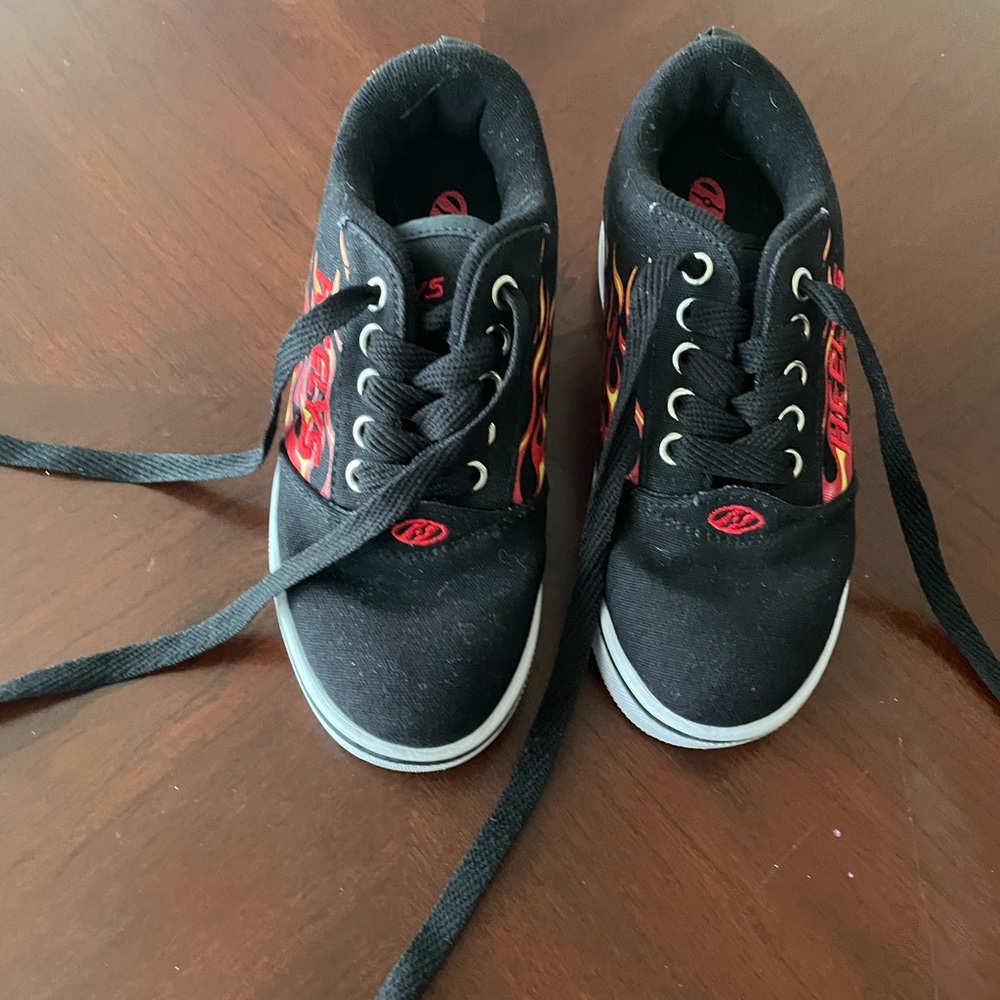 Heelys Kids’ Skate Tennis Shoe, Black & Red W/Flame Design, Sz 13C